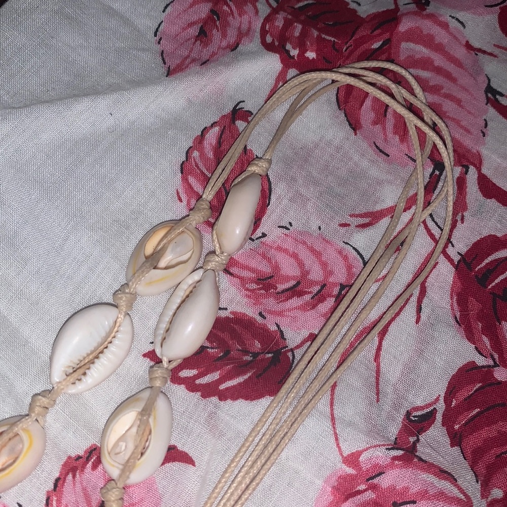 Shell Necklace - Picture 3 of 3